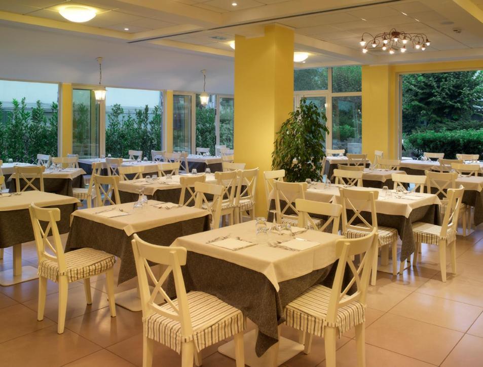 Beyou Hotel Villa Rosa Riccione Bagian luar foto