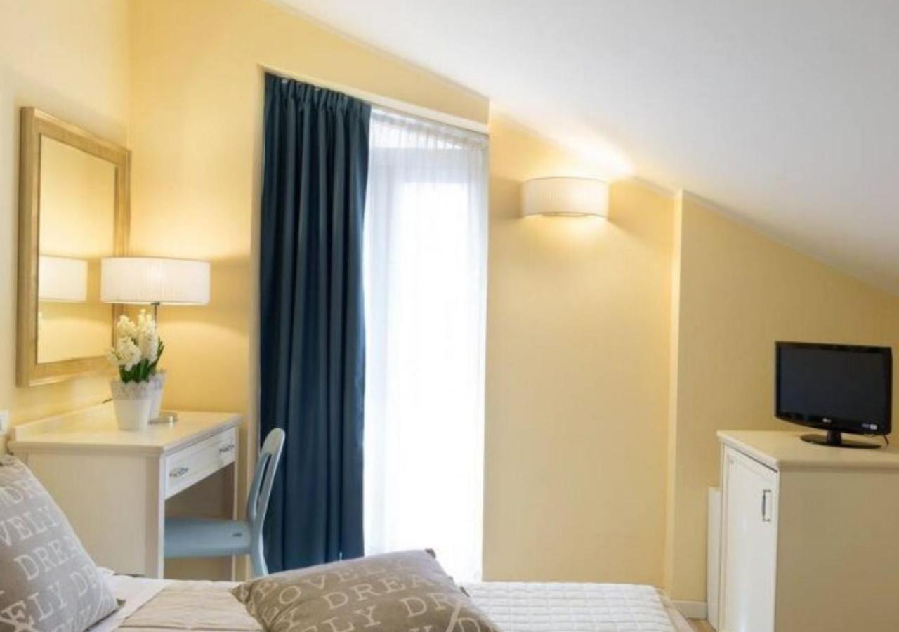 Beyou Hotel Villa Rosa Riccione Bagian luar foto