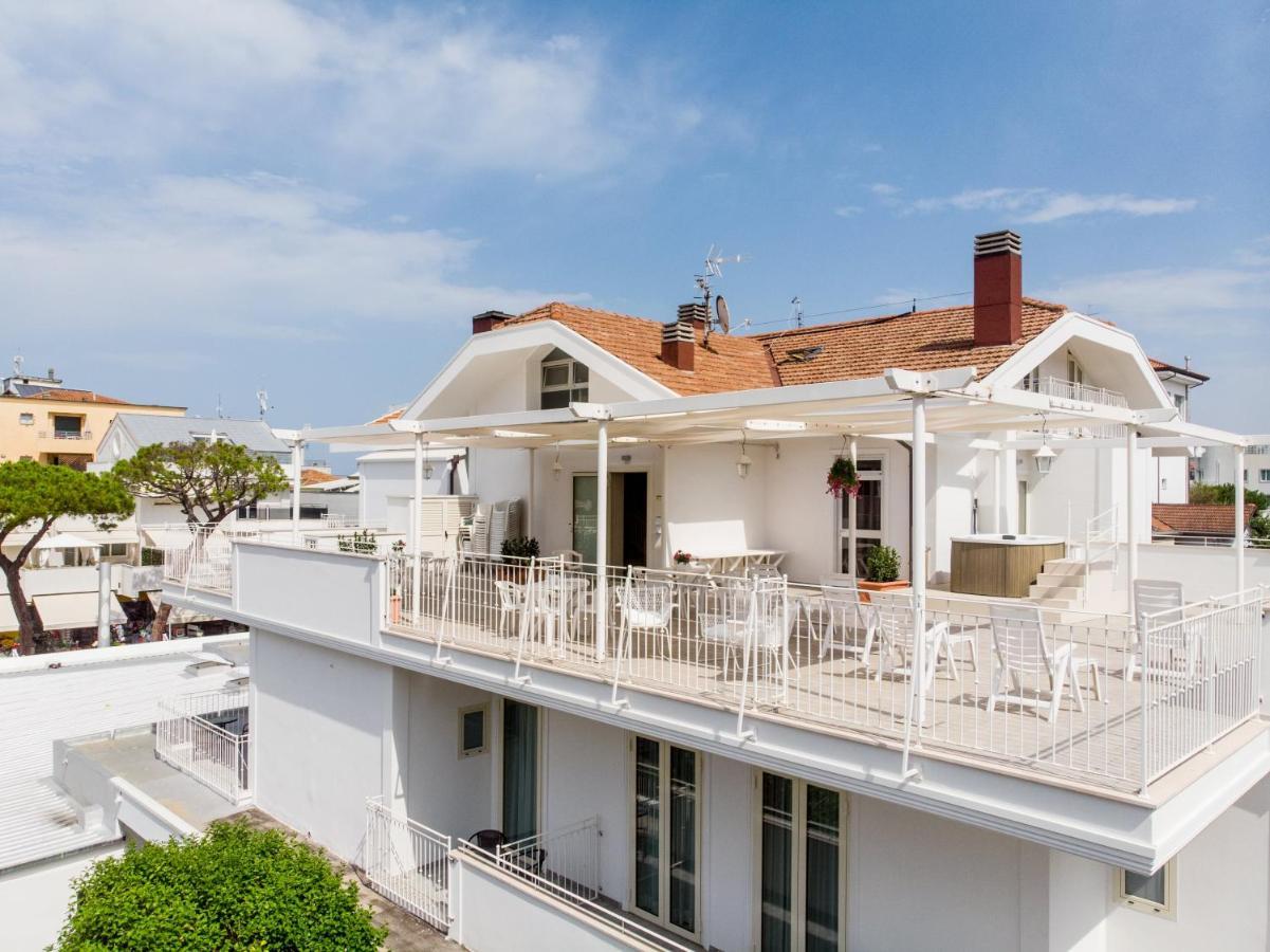 Beyou Hotel Villa Rosa Riccione Bagian luar foto